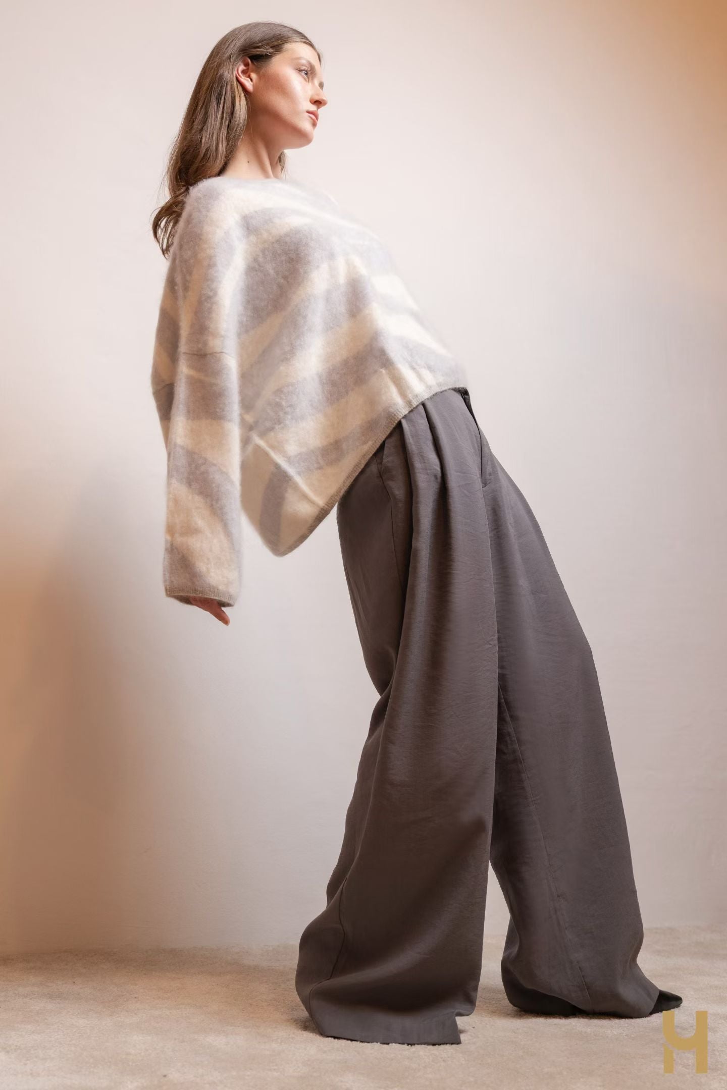 Soft layers and flowing trousers in the HY collection
